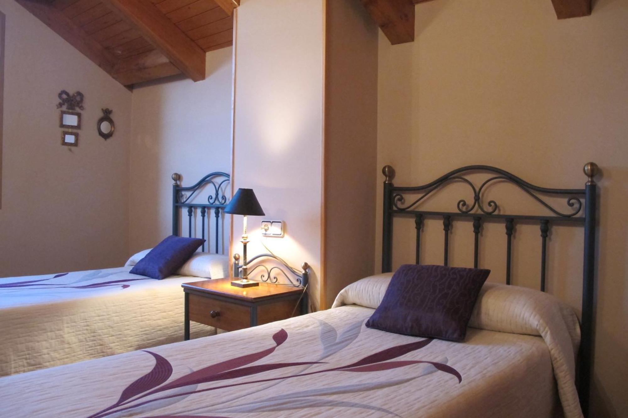 Casas Cleto - *